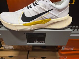Zapatillas Nike Júpiter Trail Blancas y Amarillas