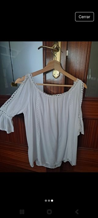 Camiseta blanca mujer hombros descubiertos