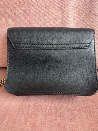 Bolso negro de piel con Cadena Dorada