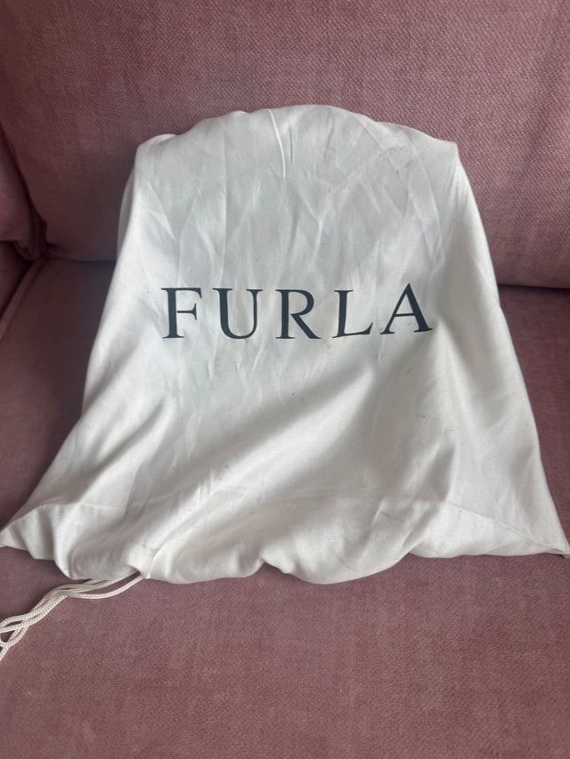 Bolso negro de piel con Cadena Dorada