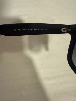 Gafas de sol Ray-Ban negras y grises
