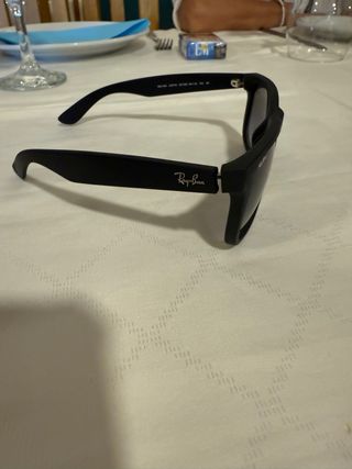 Gafas de sol Ray-Ban negras y grises