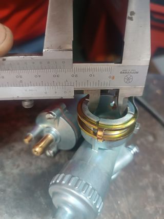 Carburador moto clásica. 