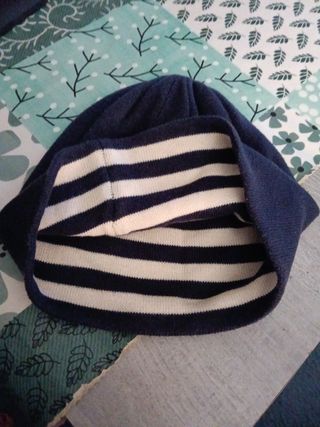 Gorro azul con número 78 dorado