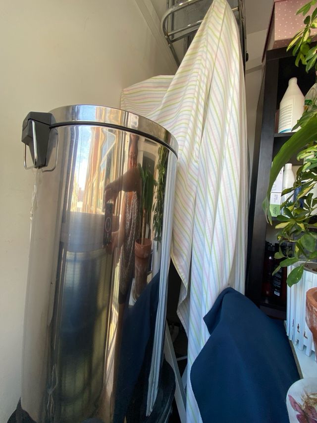 Cubo de basura de acero inoxidable