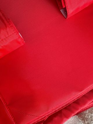 Estantería colgante SKUBB de IKEA color rojo