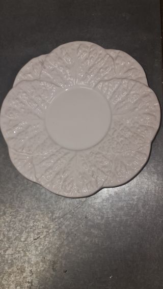 Platos pequeños blancos