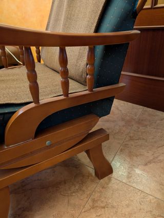 Sillón balancín de madera
