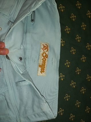 Shorts de mezclilla azul con perlas