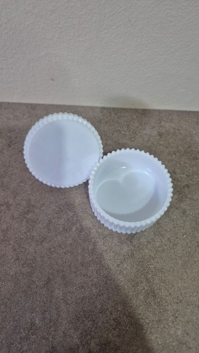 Cofanetto bianco in resina