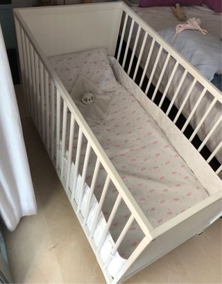 Cuna Ikea 2 alturas con complementos