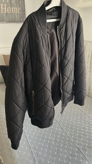 Chaqueta bomber acolchada negra