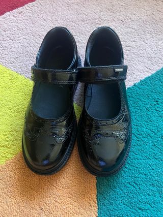 Zapatos Pablosky charol niña 35
