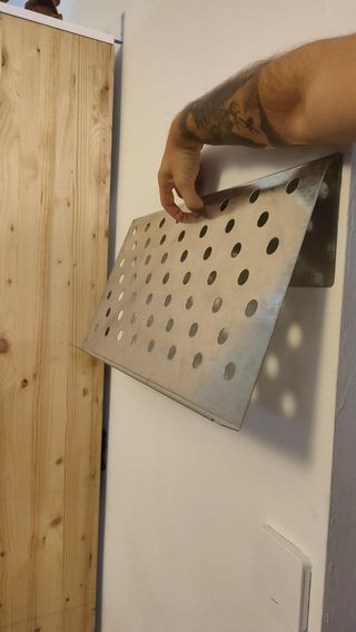Estantería metálica perforada Ikea