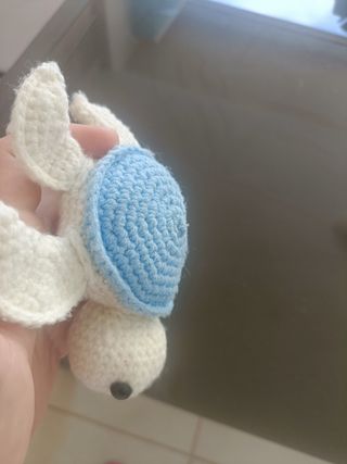 Tortuga de crochet azul y blanco