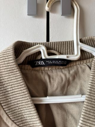 Cazadora bomber beige Zara