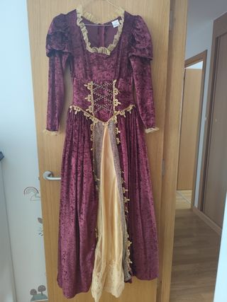 Traje medieval burdeos y dorado