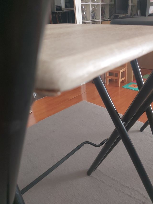 2 Taburetes Metálicos y Madera