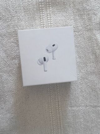 AirPods Apple