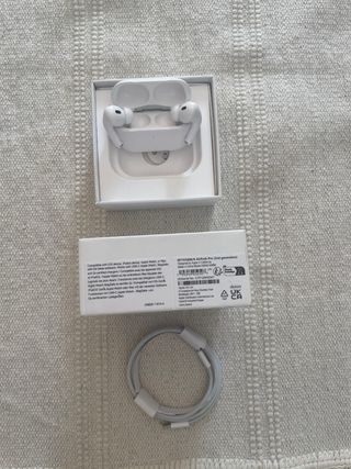 AirPods Apple