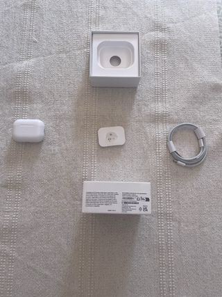 AirPods Apple