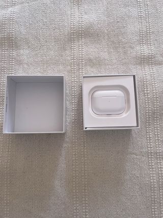 AirPods Apple