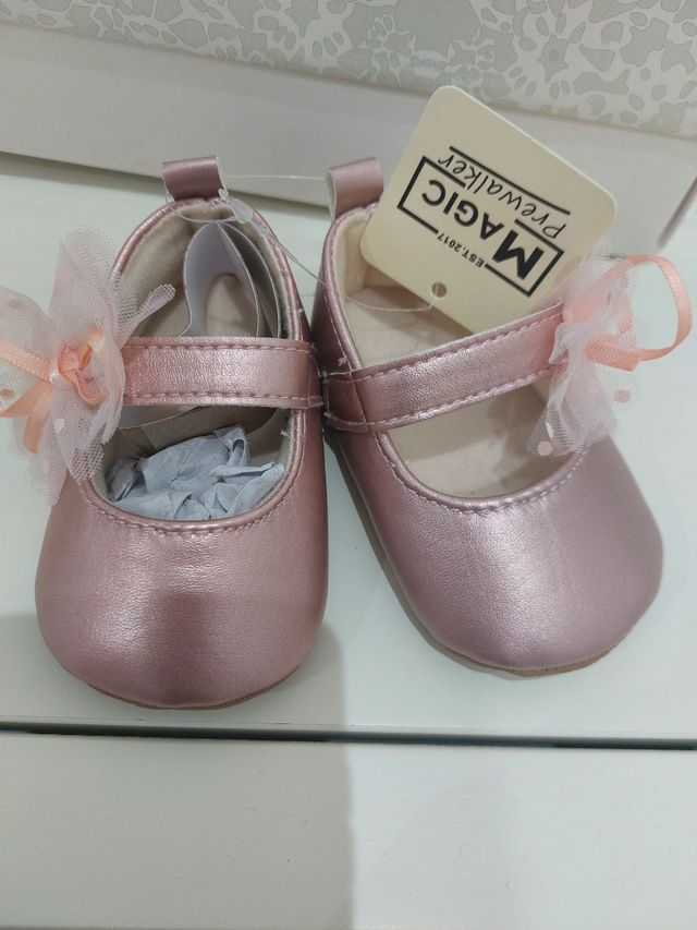 Scarpine neonata rosa