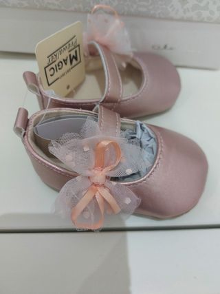 Scarpine neonata rosa