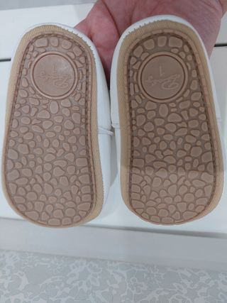 Scarpine neonata rosa