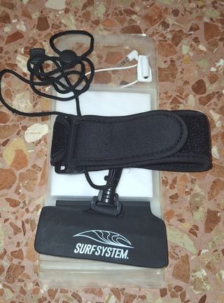 Funda estanca para móvil con auriculares