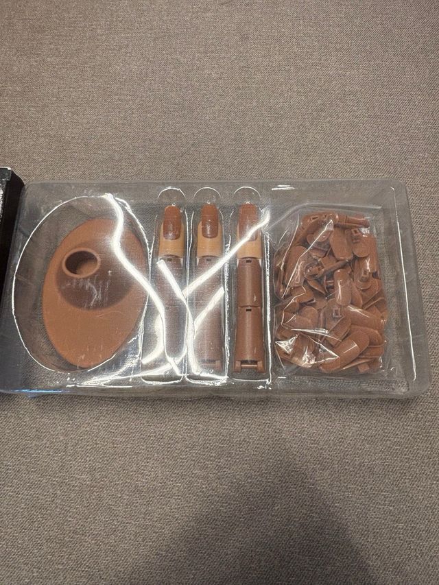 Mano de práctica para uñas