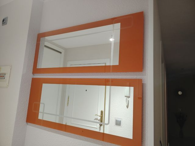 Espejos decorativos naranja y transparente