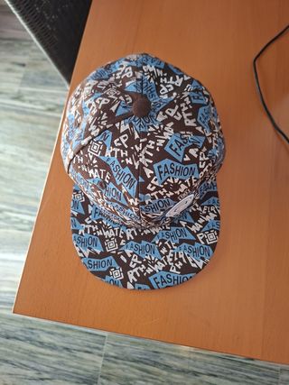 Gorra con estampado de moda