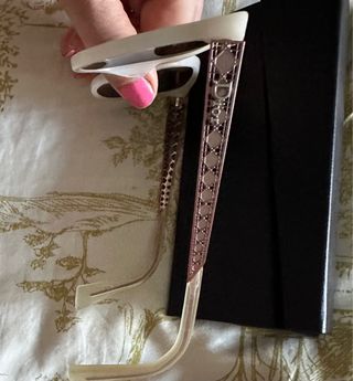 Gafas de sol blancas,con funda y tarjeta aute 