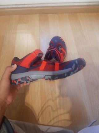 Zapatos de montaña niña azul y rojo