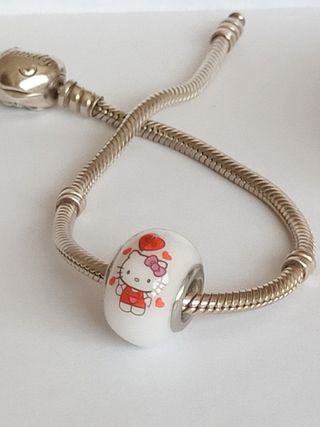 Charm Hello Kitty con corazón artesanal