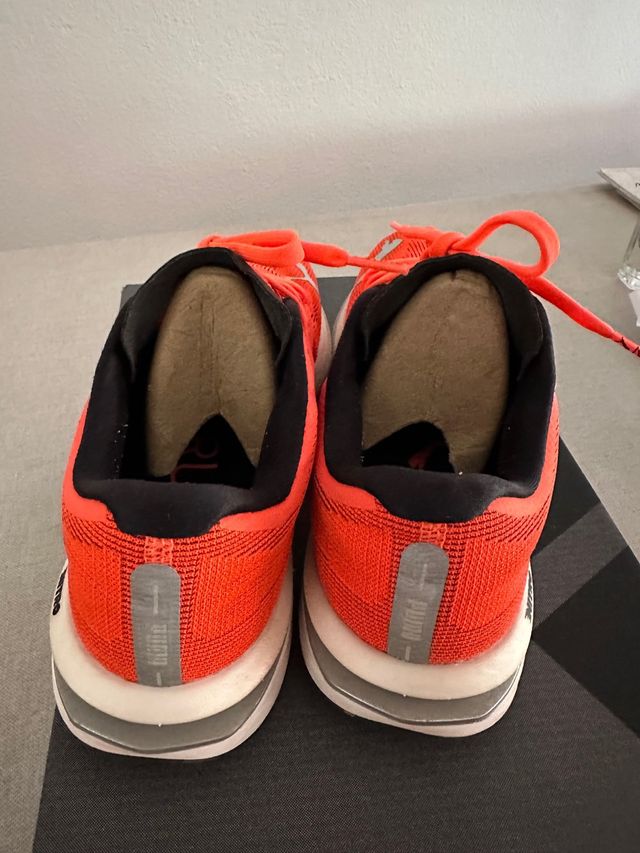 Zapatillas Puma Running Naranja y Blanco