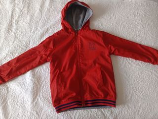 Abrigo infantil rojo con capucha de mayoral 