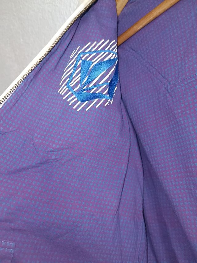 Chaqueta Volcom Beige y Morado