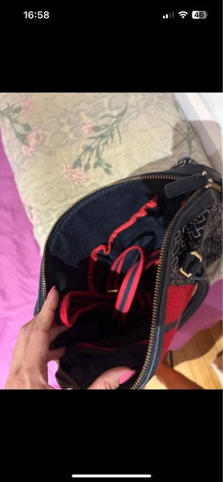 Borsa Tommy Hilfiger nera e rossa