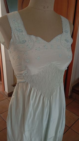 Vestido de seda antiguo.