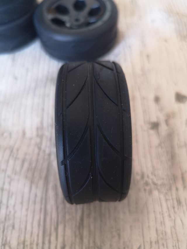 Neumáticos RC Asfalto