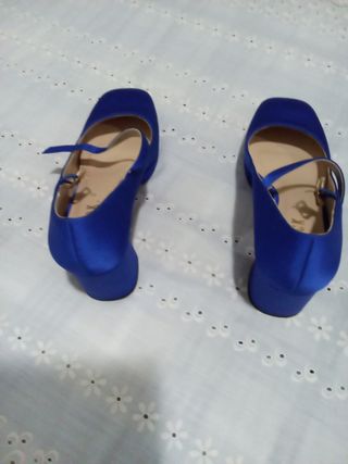Zapatos de tacón azul