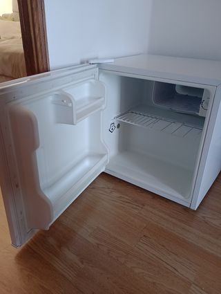 Nevera minibar blanca