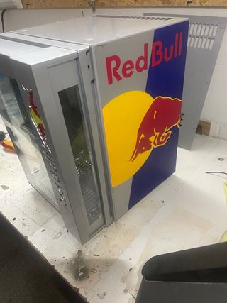 Mini Nevera Red Bull
no funciona nose porque