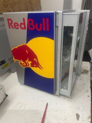 Mini Nevera Red Bull
no funciona nose porque