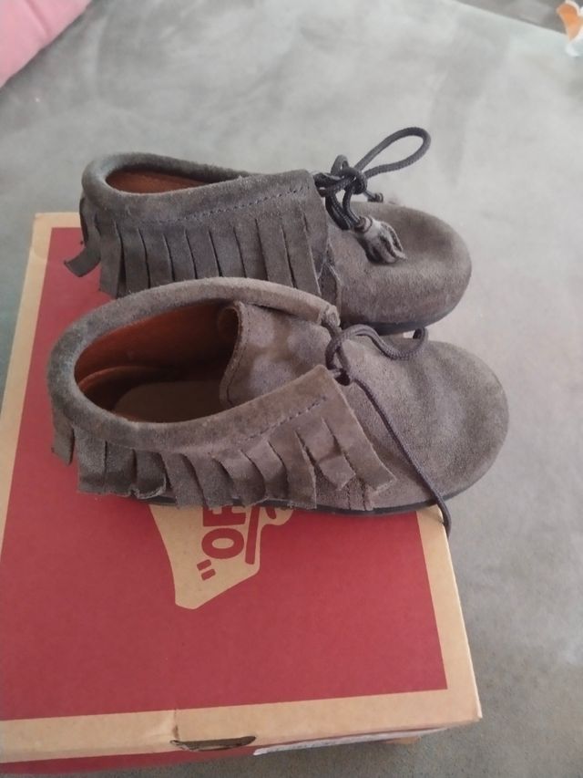 Botitas de bebé de gamuza marca chuches
