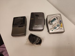 2 Sony Walkman y 1 Tv Portatil Casio