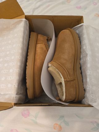 UGG Classic Micro da donna taglia 40 marrone nuovo di zecca