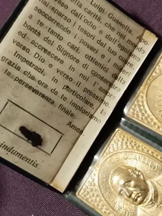 Relicario ex indumentis B. Luigi Guanella